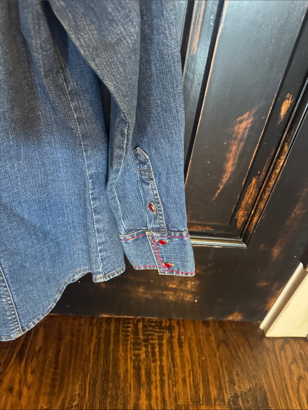 Women's Embroidered Denim Button-Down Shirt - Blue - Picture 4 of 7